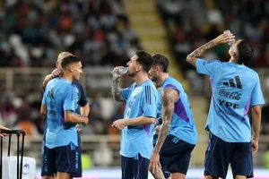 UAE bung hết sức đá với Messi và Argentina