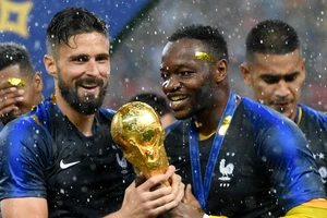 'Chân gỗ' Giroud của Deschamps và giấc mơ Brazil