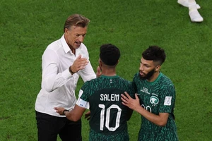 Saudi Arabia 'trở lại mặt đất', HLV Herve Renard nói gì?