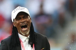 Rigobert Song: 'Tôi là bố trong đội tuyển'