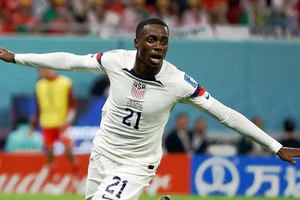 Con trai Tổng thống ghi bàn cho tuyển Mỹ rồi được ‘vua’ chúc mừng