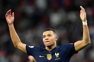 Người Anh cứ tò mò về Mbappe