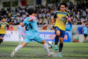 Khai mạc giải đấu kịch tính và hấp dẫn như... World Cup