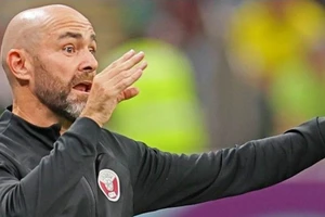 Bại tướng của thầy Park chia tay tuyển Qatar