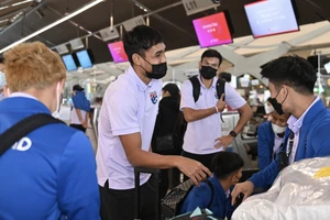 Tuyển Thái Lan bay Vietnam Airlines đến Hà Nội