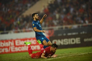 Phòng ngự lỏng lẻo, tuyển Việt Nam suýt trả giá