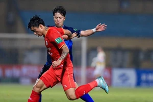 Văn Lâm thủng lưới 5 bàn ở V-League
