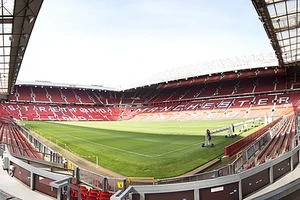 Ông chủ PSG muốn mua MU