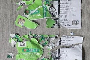 CĐV ‘mất’ vé xem chung kết Carabao Cup vì tình huống bi hài