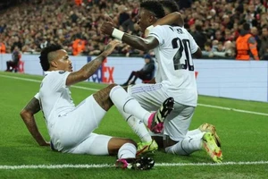 Cuộc ngược dòng ngoạn mục ở Anfield: Vì đó là... vua