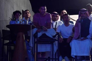 Ronaldo cùng Mike Tyson xem quyền Anh