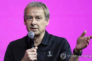 Klinsmann làm HLV tuyển Hàn Quốc trong “bão chỉ trích”