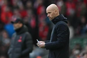 Ten Hag suy sụp vì sự thiếu chuyên nghiệp của MU