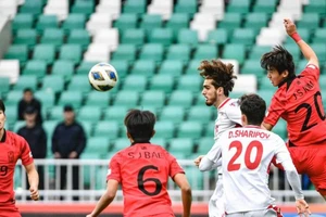 Khi Hàn Quốc bị Tajikistan cho ăn 'món kim chi nhiều ớt'