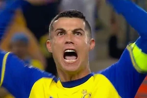 Clip: Xem Ronaldo ghi tuyệt phẩm sút phạt