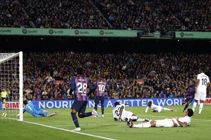 Xem các "tuyệt phẩm" El Clasico sáng sớm 20-3