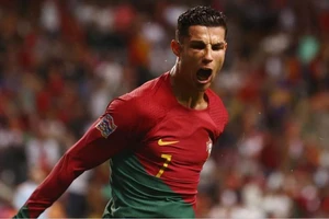 Ronaldo hoàn thành cú đúp cho tuyển Bồ Đào Nha