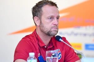 Polking thách thức Hector Cuper