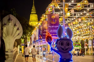 Phnom Penh lung linh trước đêm khai mạc SEA Games 32
