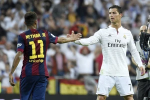 Eddie Howe kêu gọi Ronaldo và Neymar về Newcastle