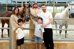 Chủ tịch PSG tính đường chơi lớn nếu Messi chia tay