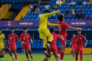 Chủ tịch LĐBĐ Singapore bị dọa giết sau trận thua thảm Malaysia 