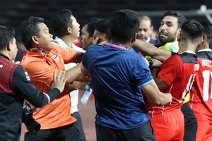 Bóng đá Thái Lan suýt xảy ra kịch bản ẩu đả như chung kết SEA Games 32