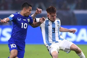 Chủ nhà đánh bại nhà vô địch châu Á