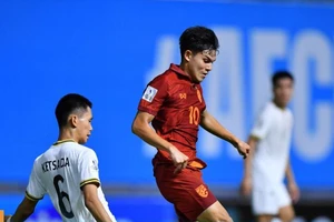 Thái Lan suýt bị Lào cầm hòa