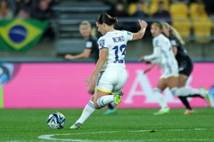 Stajcic nói tuyển Na Uy là “con thú bị thương” và giữ đôi chân học trò trên mặt đất