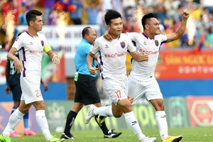 Thắng tại Vinh, thầy trò HLV Huỳnh Đức “đè” SHB Đà Nẵng và CLB TP.HCM xuống đáy bảng 