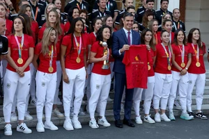 HLV bị sa thải sau 16 ngày dẫn dắt đội vô địch World Cup