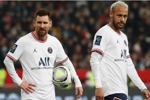 Neymar: “Messi và tôi sống trong địa ngục ở PSG”