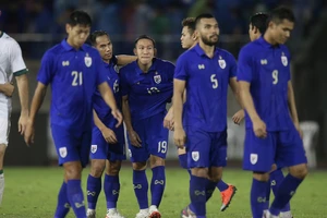 Tuyển Thái Lan lại mang “vàng ta đãi tây”