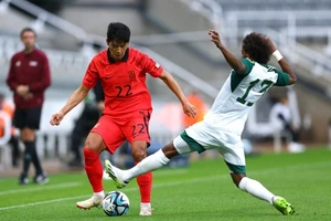 Saudi Arabia lại thua, Mancini mất mặt với Paulo Bento