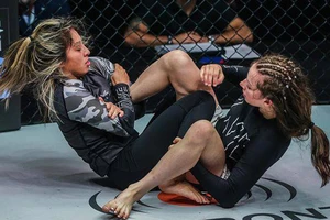 “Hot girl” SEA Games 32 thua ngay lần đầu dự One Championship