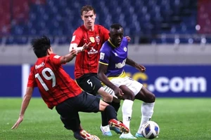 Tuyển thủ Thái Lan "chốt" chiến thắng 6-0 cho Urawa Red Diamonds trước Hà Nội FC
