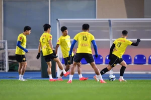 Polking dẫn tuyển Thái Lan đối đầu với huyền thoại Willy Sagnol