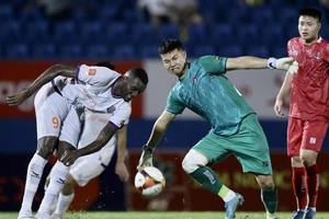 Thầy trò HLV Lê Huỳnh Đức lại thắng