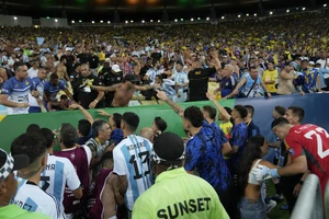 Scaloni đòi “chia tay” tuyển Argentina sau khi thắng Brazil