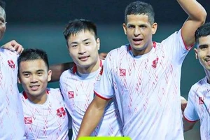 Gong Oh-kyun “nếm trái đắng” ở Lạch Tray dù Quang Hải ghi bàn bằng đầu