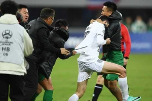 AFC ra án phạt cực nặng với 2 CLB Trung Quốc và Thái Lan sau vụ loạn đả
