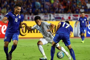 Tân HLV tuyển Thái Lan ra mắt đình đám, tạm giấu kín điều khoản hợp đồng