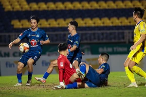 Kiatisak đang ở “vùng bão” lại đi vào "tâm bão"