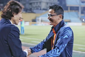 Ghế thầy ngoại Kiatisak và Gong Oh-kyun rung lắc mạnh sau vòng 7