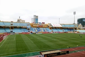 Sân Hàng Đẫy là sân nhà ba CLB, AFC tuýt còi và cảnh báo nếu không thay đổi