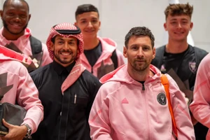 Messi đã đến Riyadh chờ tái đấu Ronaldo