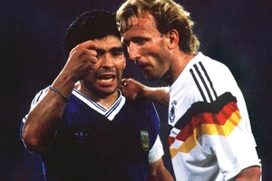 Huyền thoại bóng đá Đức qua đời: Người khiến Maradona khóc tức tưởi
