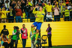 Ronaldo ghi bàn quan trọng giải châu Á 