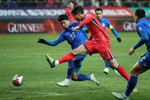 Tuyển Thái Lan tính đường đánh bại Hàn Quốc, Việt Nam vật vã với Indonesia